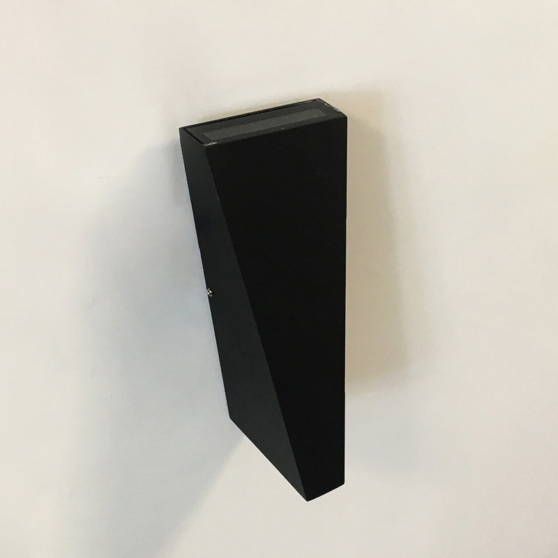 Moderne Minimalistisk Vanntett Trapezoidal Aluminium Trykk LED Utendørs Vegglampe For Utendørs Patio | Skanto