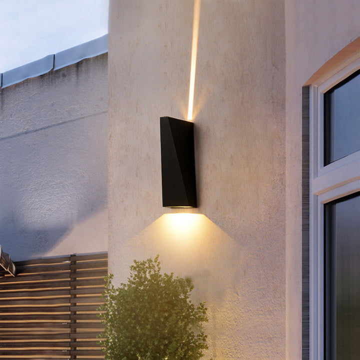 Moderne Minimalistisk Vanntett Trapezoidal Aluminium Trykk LED Utendørs Vegglampe For Utendørs Patio | Skanto