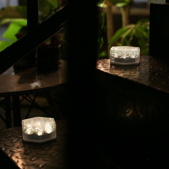 Moderne minimalistisk solarpanel vanntett hexagonal isflis ABS PVC LED plengelampe for utendørs terrasse | Skanto