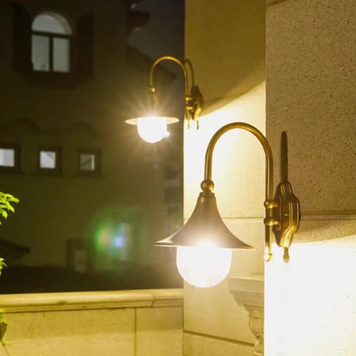 Moderne Enkelt Aluminium Trumpet Skjerm Glass 1-Lys Utendørs Vegglampe For Hage | Skanto