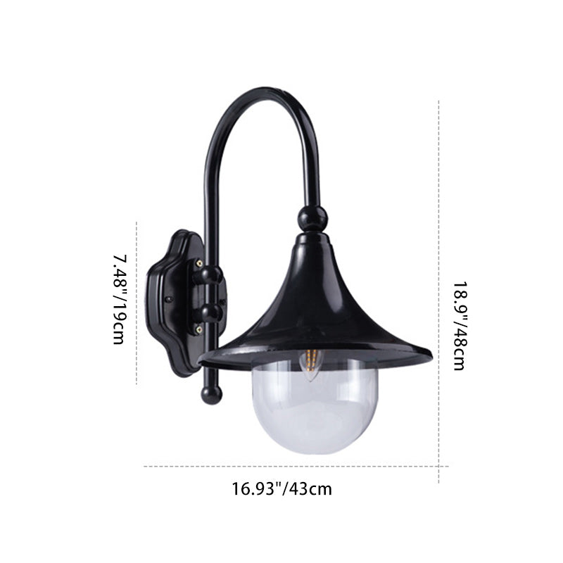 Moderne, enkel vegglampe i aluminium med trompetskjerm og glass, én lyskilde, for utendørs bruk, egnet for hagen.