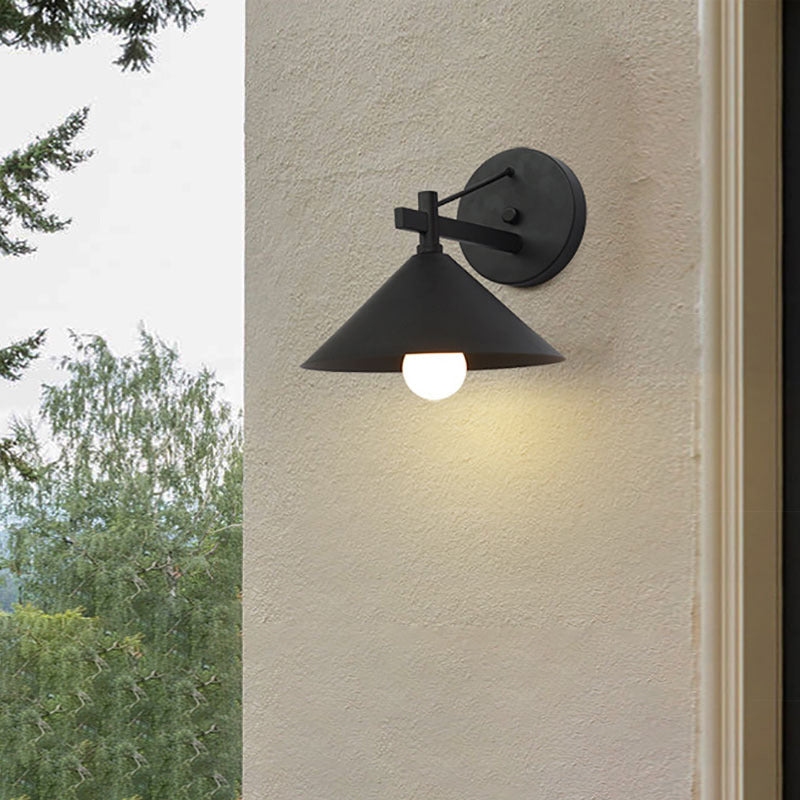 Moderne nordisk geometrisk kjegleformet vegglampe i jern med én lyskilde, vanntett, for utendørs bruk, for hagen