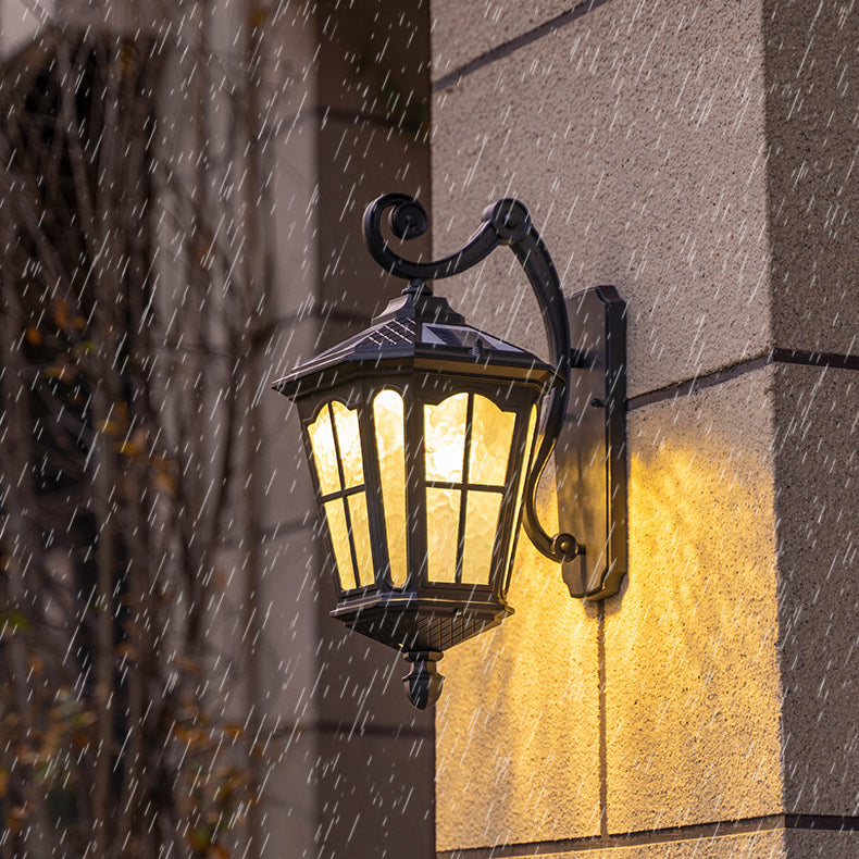 Vanntett vegglampe laget av aluminium og glass med terrasselys