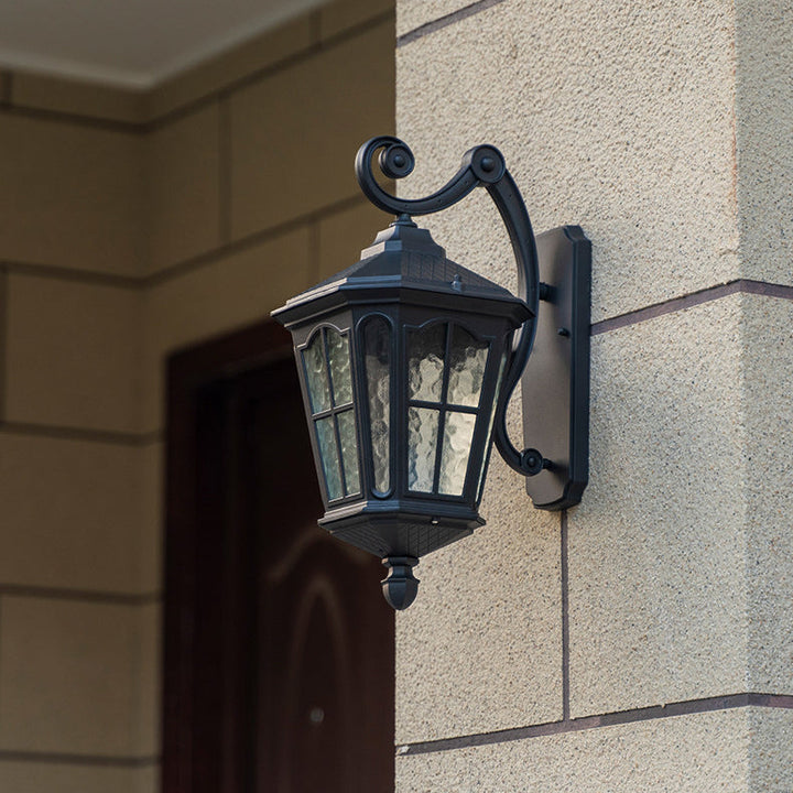 Vanntett vegglampe laget av aluminium og glass med terrasselys