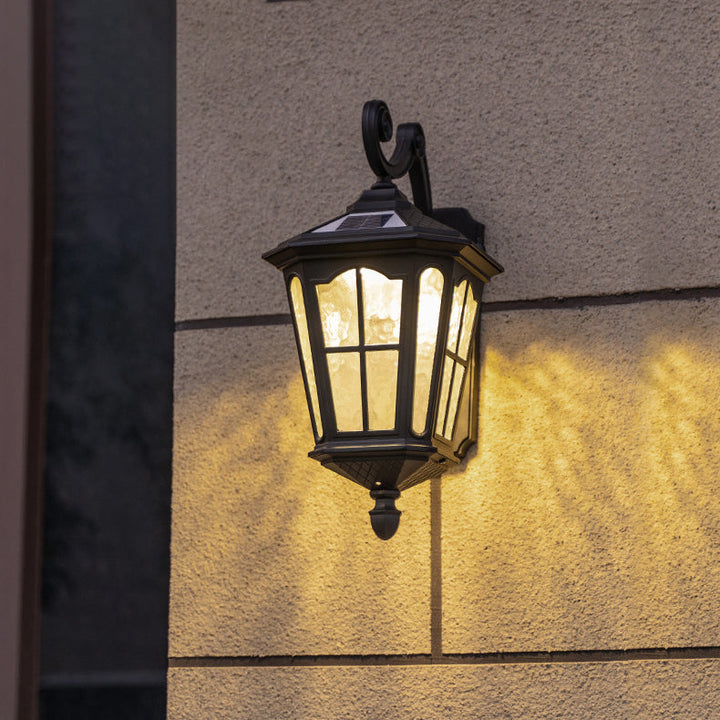 Vanntett vegglampe laget av aluminium og glass med terrasselys
