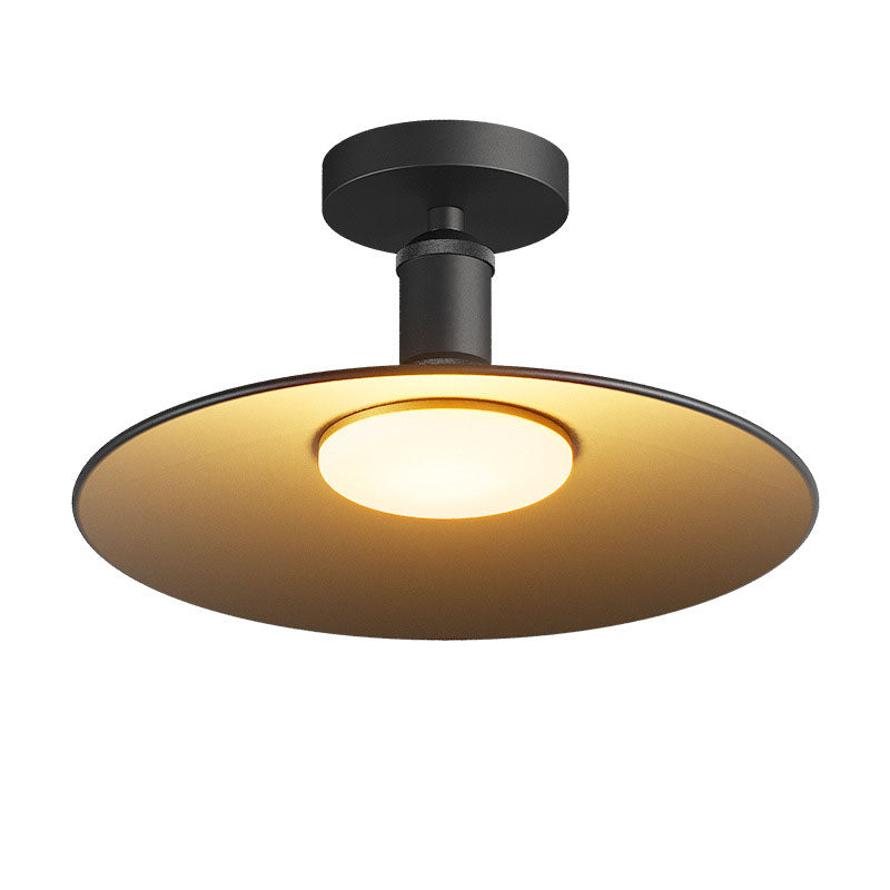 Vanntett, rund taklampe i aluminium med én lampe for montering i halvt tak på terrassen