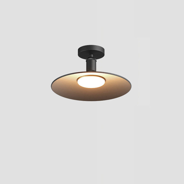 Vanntett, rund taklampe i aluminium med én lampe for montering i halvt tak på terrassen