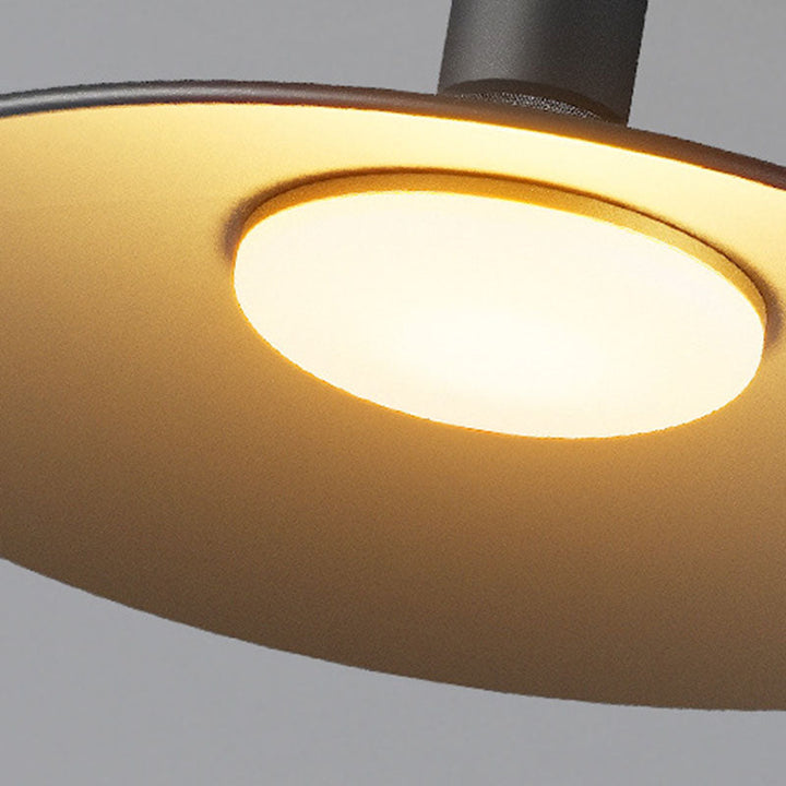 Vanntett, rund taklampe i aluminium med én lampe for montering i halvt tak på terrassen