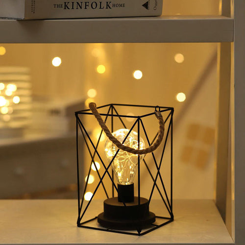 Skanto | Moderne Minimalist Vertikale Stripete Firkantrund Jern LED Bordlampe For Stue