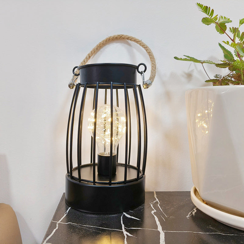 Skanto | Moderne Minimalist Vertikale Stripete Firkantrund Jern LED Bordlampe For Stue