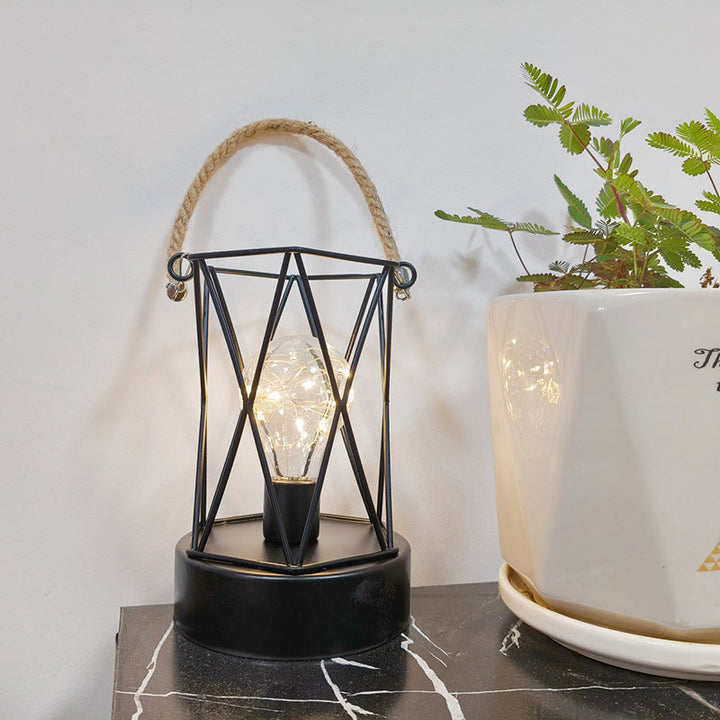 Skanto | Moderne Minimalist Vertikale Stripete Firkantrund Jern LED Bordlampe For Stue