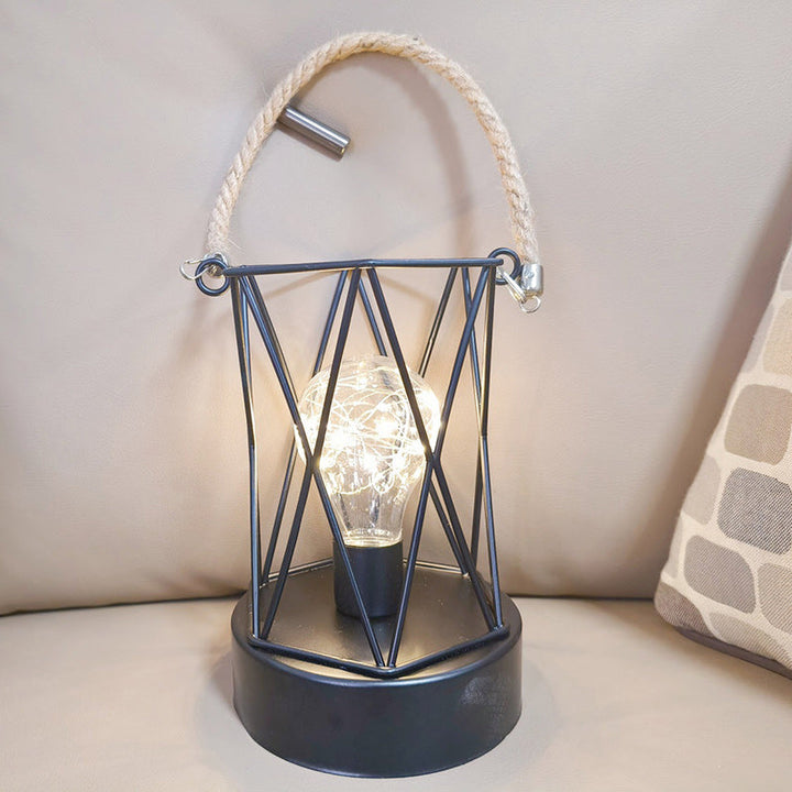 Skanto | Moderne Minimalist Vertikale Stripete Firkantrund Jern LED Bordlampe For Stue