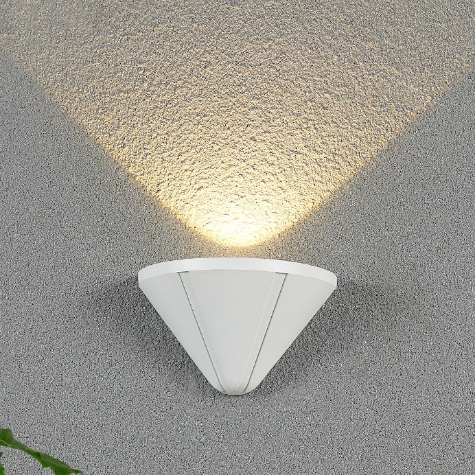 Moderne Minimalistisk Triangel Vanntett Linse Aluminium LED Vegglampe For Utendørs Patio | Skanto
