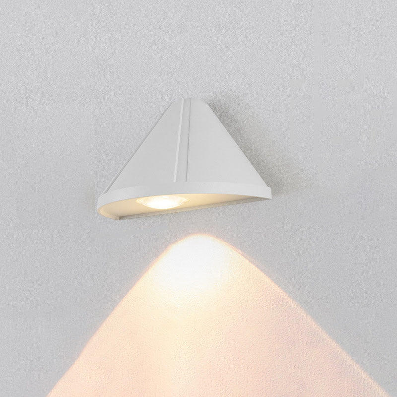 Trekantet, vanntett LED-vegglampe av aluminium for terrassen