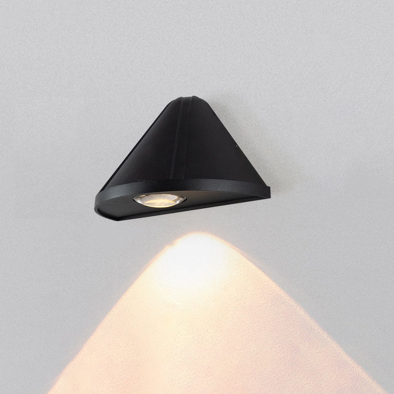Trekantet, vanntett LED-vegglampe av aluminium for terrassen