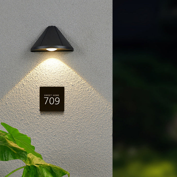 Trekantet, vanntett LED-vegglampe av aluminium for terrassen