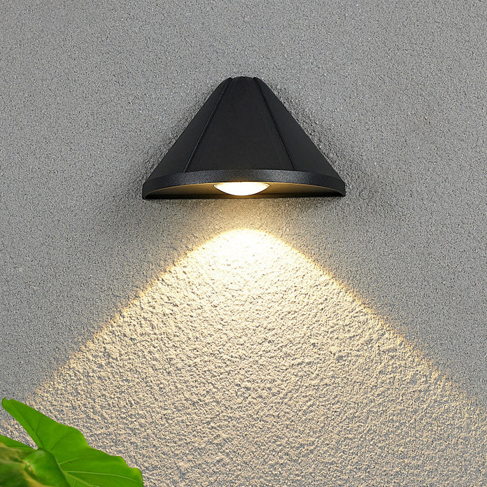 Trekantet, vanntett LED-vegglampe av aluminium for terrassen