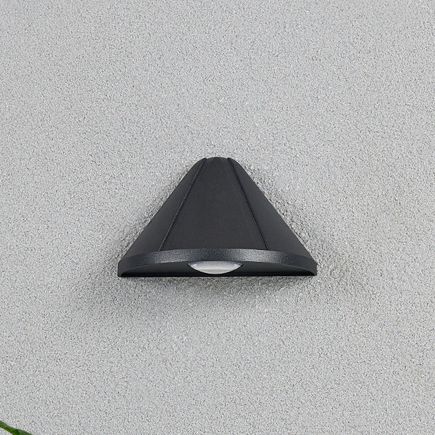 Trekantet, vanntett LED-vegglampe av aluminium for terrassen