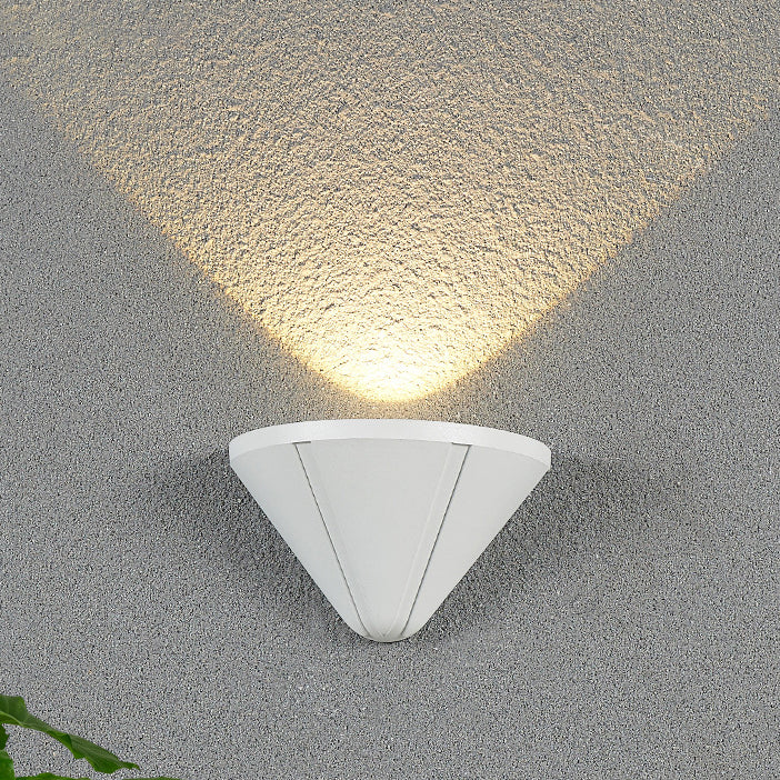Trekantet, vanntett LED-vegglampe av aluminium for terrassen