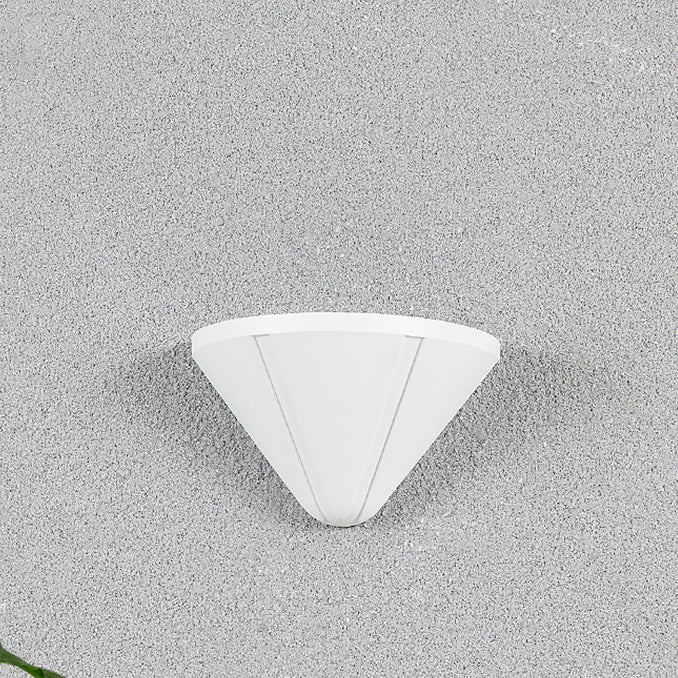 Moderne Minimalistisk Triangel Vanntett Linse Aluminium LED Vegglampe For Utendørs Patio | Skanto