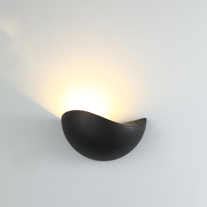 Moderne Minimalistisk Trekant Fuglerede Halv Sirkel Vanntett Aluminium LED Vegglampe For Utendørs Patio | Skanto
