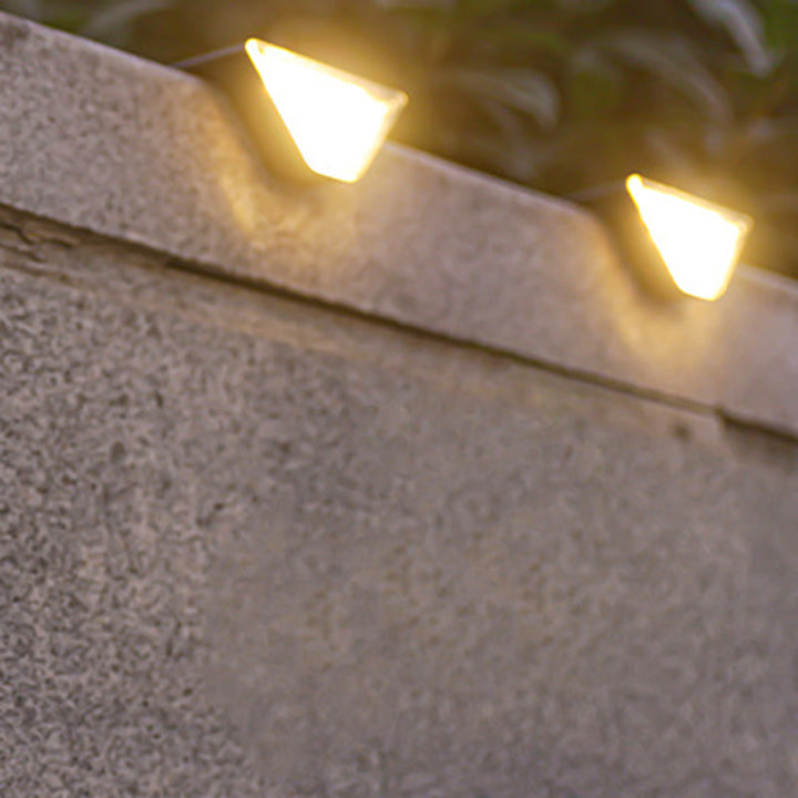 Moderne Enkelhet Sol Vannavstøtende ABS PS Triangel LED Landskapsbelysning Utendørs Lys For Utendørs Terrasse | Skanto
