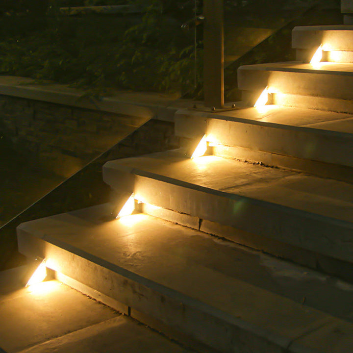 Moderne Enkelhet Sol Vannavstøtende ABS PS Triangel LED Landskapsbelysning Utendørs Lys For Utendørs Terrasse | Skanto