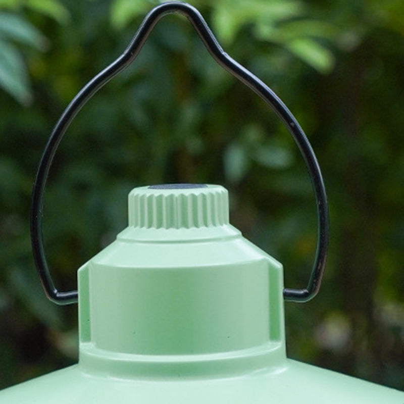 Moderne, vanntett og oppladbar LED-bordlampe i retrostil laget av ABS-, PS- og PP-stål for utendørs bruk – ideell for hagen.