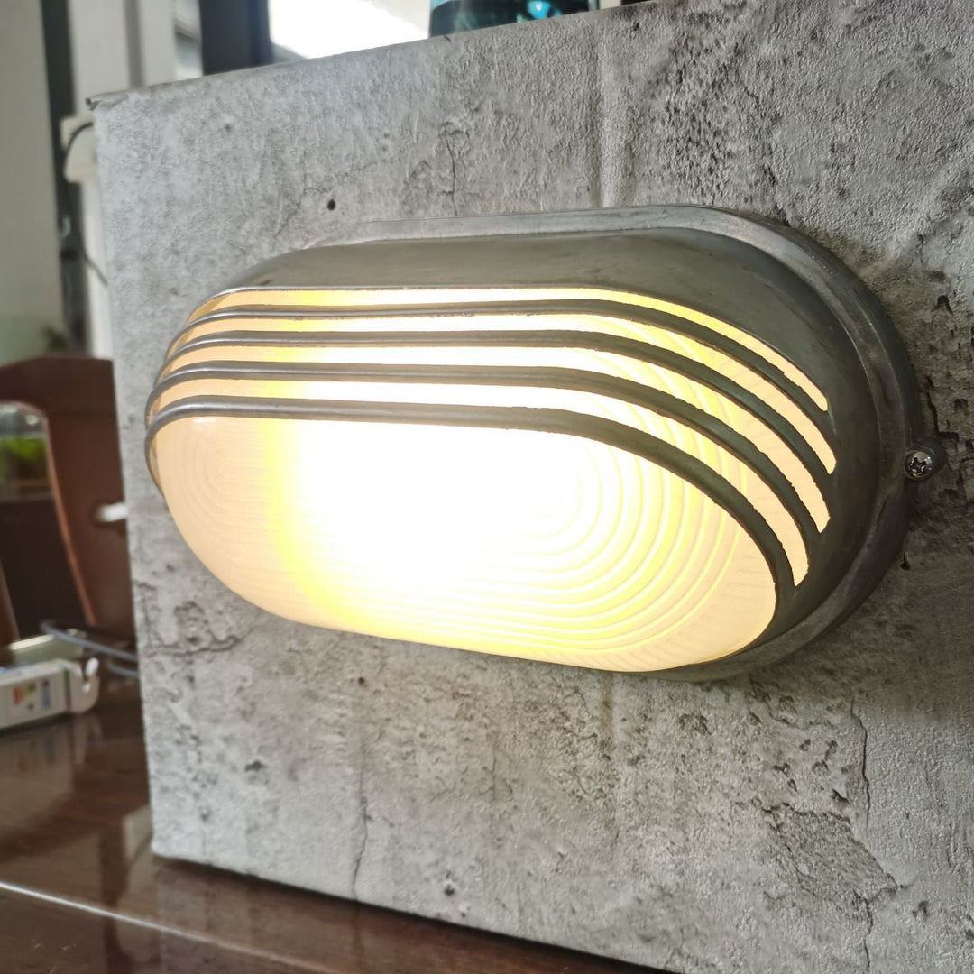 Moderne Industriell Vanntett Aluminiums Glass Frosted Oval Stripet 1-Lys Vegglampe For Utendørs Terrasse | Skanto