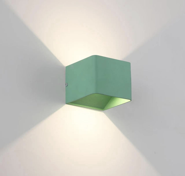 LumiBox - Firkantet LED Vegglampe | Modern Design i Svart, Hvit og Grønn for Soverom og Stue | Skanto