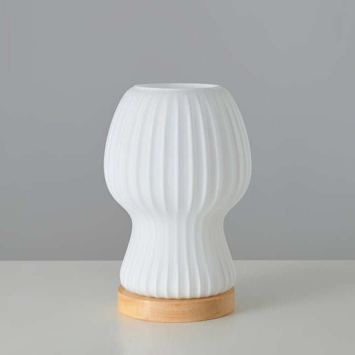 Skanto | GlowBeam – Bøyd Glass Bordlampe med Treakcent