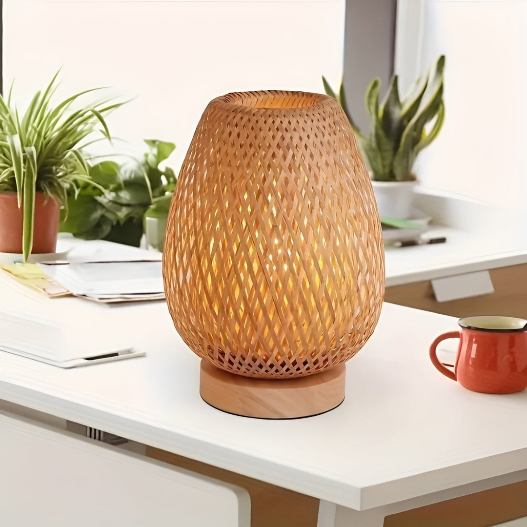 Skanto | Bamboo Bordlampe med USB Strømforsyning – Bærekraftig og Energisparende Design