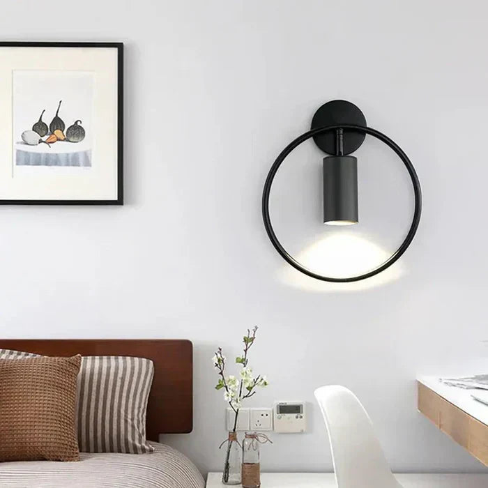 FlammeLuxe – Elegant Gull Vegglampe for Ambient Belysning Skanto
