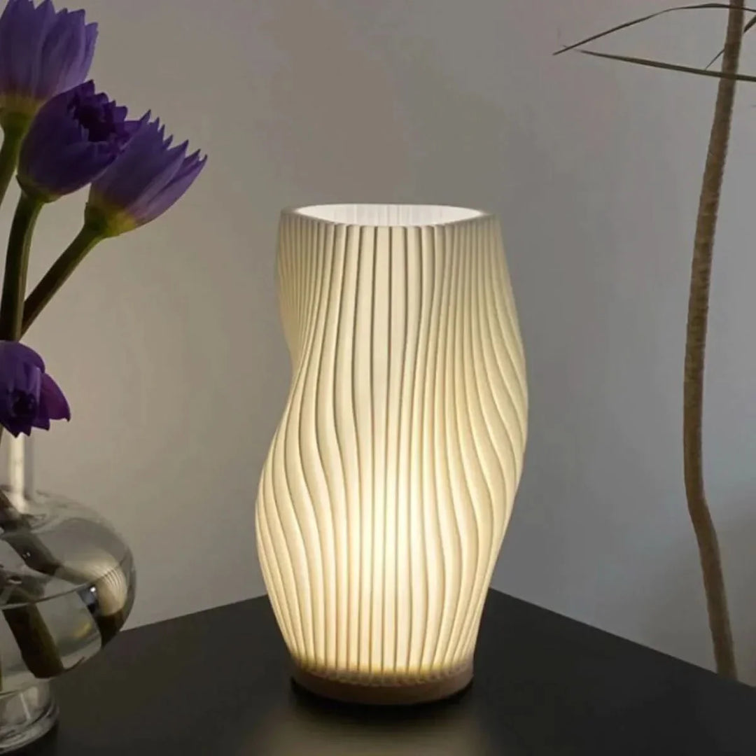 Skanto | Wavecrest Lamp – Elegant USB-drevet dimbar bordlampe
