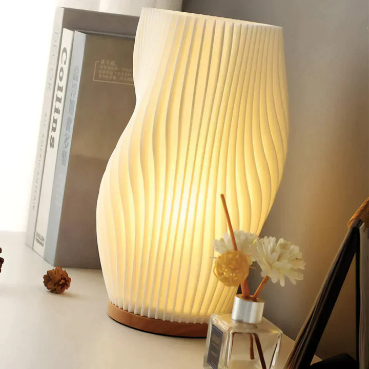 Skanto | USB-Drevet & Elegant Bølgedesign Bordlampe | WaveGlow