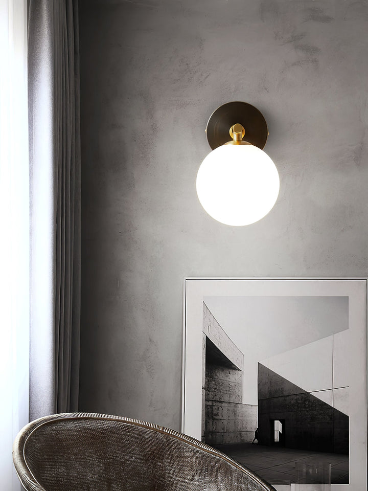 Skanto | GlobalGlow – Gullvegglampe med global inspirasjon