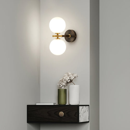 Skanto | GlobalGlow – Gullvegglampe med global inspirasjon