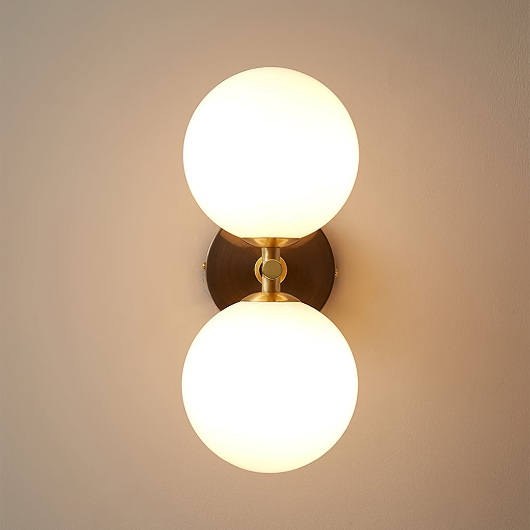 Skanto | GlobalGlow – Gullvegglampe med global inspirasjon