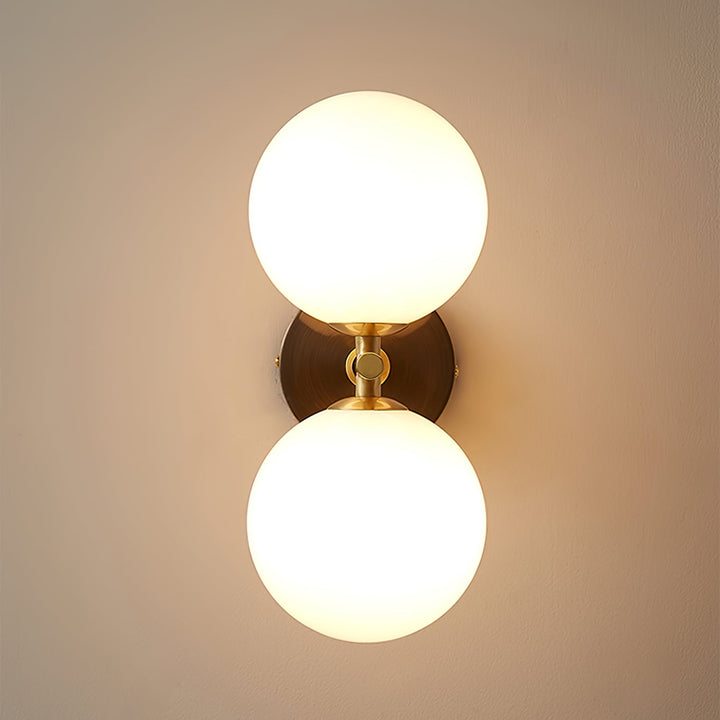 Skanto | GlobalGlow – Gullvegglampe med global inspirasjon