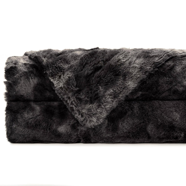 Skanto | Dobbeltsidig oversized ulv faux fur kastepledd