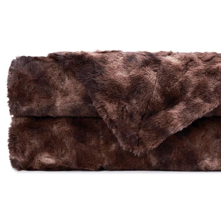 Skanto | Dobbeltsidig oversized ulv faux fur kastepledd