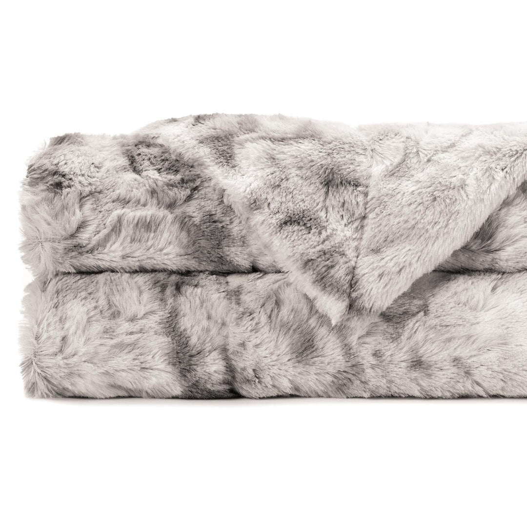 Skanto | Dobbeltsidig oversized ulv faux fur kastepledd