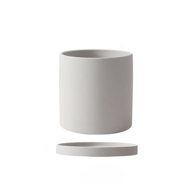 Eleganter Blumentopf aus Keramik mit Untertasse