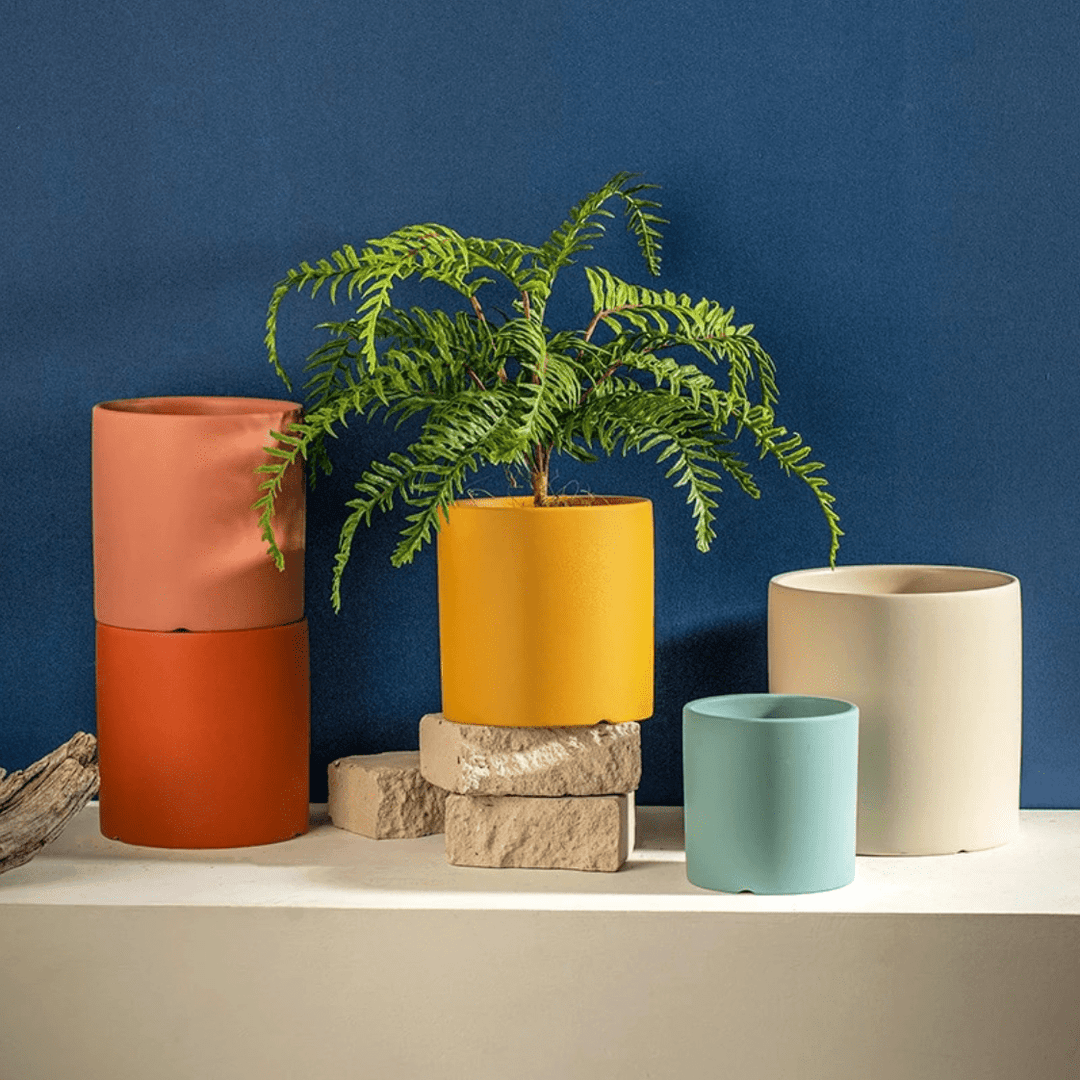 Eleganter Blumentopf aus Keramik mit Untertasse