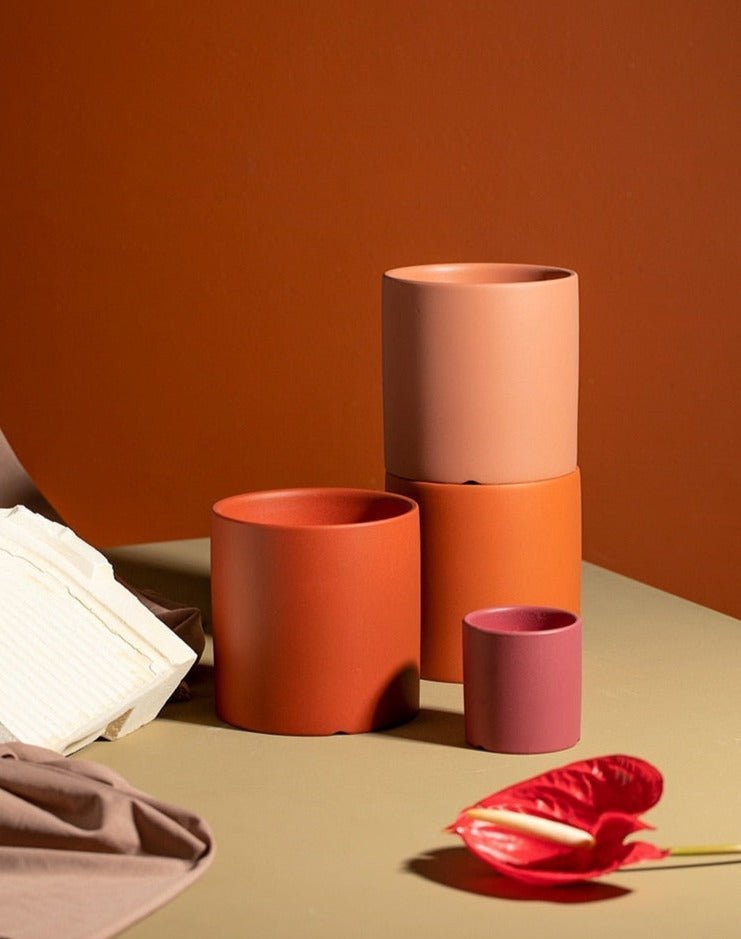Eleganter Blumentopf aus Keramik mit Untertasse