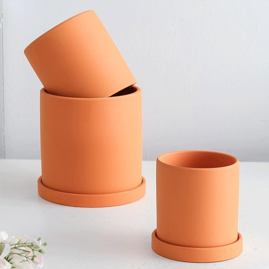 Eleganter Blumentopf aus Keramik mit Untertasse