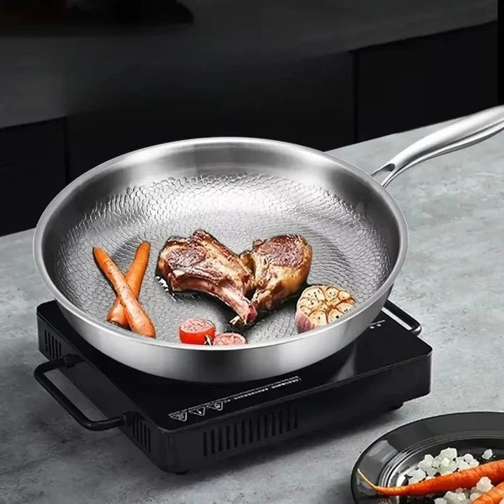 Skanto | Titanhammered non-stick stekepanne for induksjonskoketopper og hverdagsmatlaging