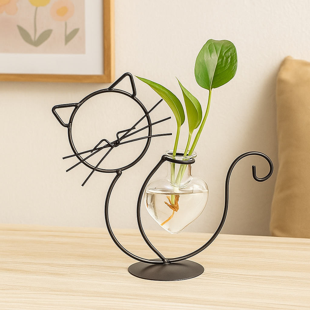Hjerteformet glassplantkasse med kattinspirert holder Skanto