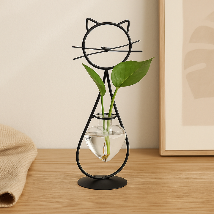 Hjerteformet glassplantkasse med kattinspirert holder Skanto