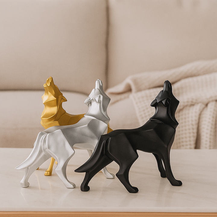 LupoForm – Geometrisk Ulv Statue med Skarpe Kanter Design for Moderne Rom Skanto